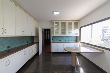 Apartamento à venda com 320m², 4 quartos e 4 vagas Apartamento à venda com 320m², 4 quartos e 4 vagasCozinha