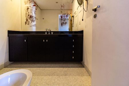 Apartamento à venda com 320m², 4 quartos e 4 vagas Apartamento à venda com 320m², 4 quartos e 4 vagasBanheiro Suíte 3
