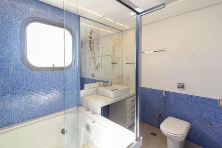 Apartamento à venda com 320m², 4 quartos e 4 vagas Apartamento à venda com 320m², 4 quartos e 4 vagasBanheiro Suíte 1