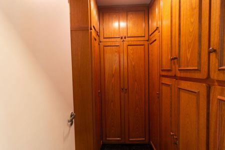 Apartamento à venda com 320m², 4 quartos e 4 vagas Apartamento à venda com 320m², 4 quartos e 4 vagasQuarto de Serviço