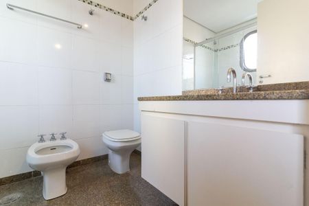 Apartamento à venda com 320m², 4 quartos e 4 vagas Apartamento à venda com 320m², 4 quartos e 4 vagasBanheiro Suíte 4
