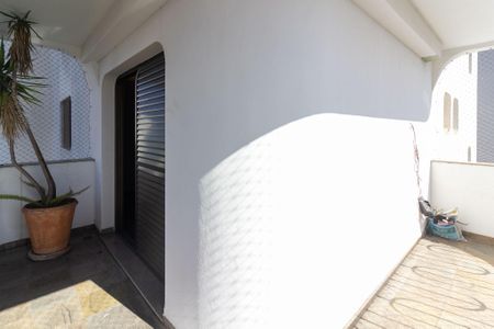 Apartamento à venda com 320m², 4 quartos e 4 vagas Apartamento à venda com 320m², 4 quartos e 4 vagasVaranda Quarto 1 - Suíte 1
