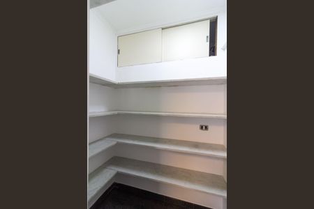 Apartamento à venda com 320m², 4 quartos e 4 vagas Apartamento à venda com 320m², 4 quartos e 4 vagasDespensa Cozinha