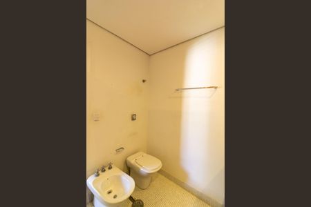 Apartamento à venda com 320m², 4 quartos e 4 vagas Apartamento à venda com 320m², 4 quartos e 4 vagasBanheiro Suíte 3