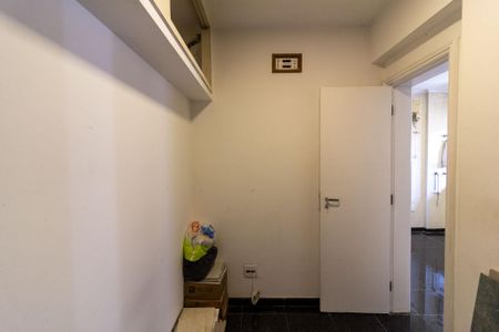 Apartamento à venda com 320m², 4 quartos e 4 vagas Apartamento à venda com 320m², 4 quartos e 4 vagasQuarto de Serviço
