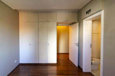 Apartamento à venda com 320m², 4 quartos e 4 vagas Apartamento à venda com 320m², 4 quartos e 4 vagasQuarto 3 - Suíte 3
