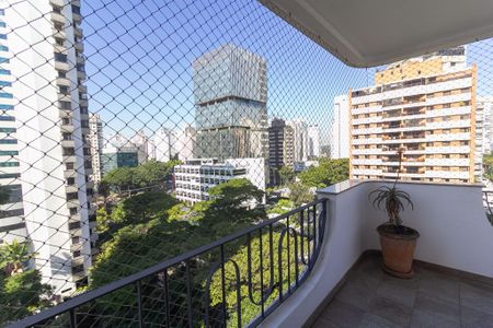 Apartamento à venda com 320m², 4 quartos e 4 vagas Apartamento à venda com 320m², 4 quartos e 4 vagasSala Varanda