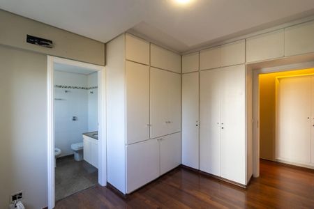 Apartamento à venda com 320m², 4 quartos e 4 vagas Apartamento à venda com 320m², 4 quartos e 4 vagasQuarto 4 - Suíte 4