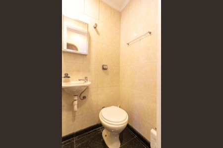 Apartamento à venda com 320m², 4 quartos e 4 vagas Apartamento à venda com 320m², 4 quartos e 4 vagasBanheiro de Serviço