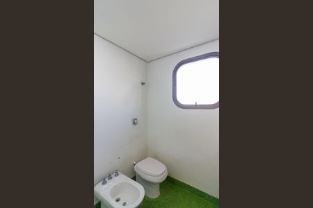 Apartamento à venda com 320m², 4 quartos e 4 vagas Apartamento à venda com 320m², 4 quartos e 4 vagasBanheiro Suíte 2