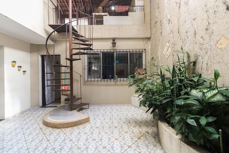 Quintal e Garagem  de casa à venda com 5 quartos, 269m² em Vila Gomes Cardim, São Paulo