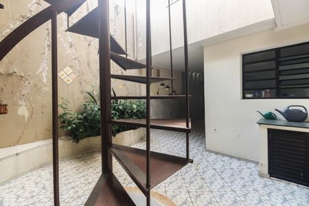 Quintal e Garagem  de casa à venda com 5 quartos, 269m² em Vila Gomes Cardim, São Paulo
