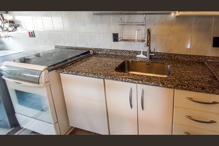 Cozinha  de apartamento à venda com 3 quartos, 80m² em Cristal, Porto Alegre