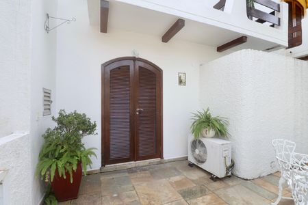 Apartamento para alugar com 140m², 3 quartos e 3 vagas Apartamento para alugar com 140m², 3 quartos e 3 vagasVaranda