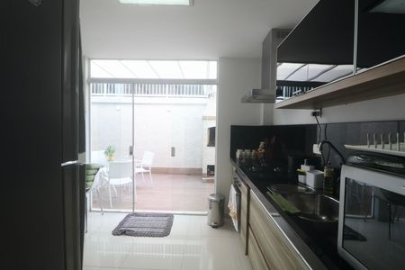 Apartamento para alugar com 140m², 3 quartos e 3 vagas Apartamento para alugar com 140m², 3 quartos e 3 vagasCozinha