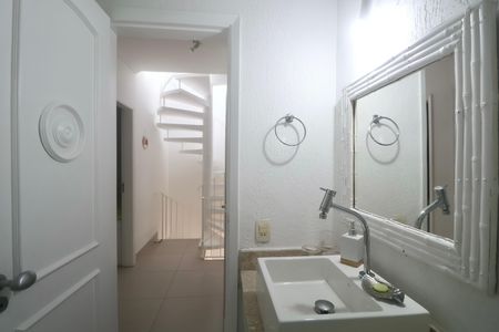 Apartamento para alugar com 140m², 3 quartos e 3 vagas Apartamento para alugar com 140m², 3 quartos e 3 vagasBanheiro Social