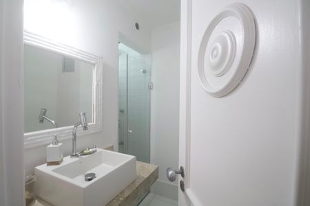 Apartamento para alugar com 140m², 3 quartos e 3 vagas Apartamento para alugar com 140m², 3 quartos e 3 vagasBanheiro Social