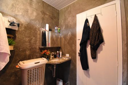 Casa à venda com 100m², 2 quartos e 4 vagas Casa à venda com 100m², 2 quartos e 4 vagasBanheiro da Suíte