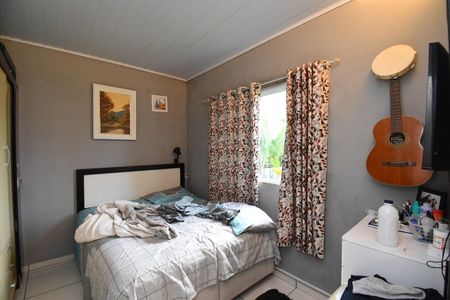 Casa à venda com 100m², 2 quartos e 4 vagas Casa à venda com 100m², 2 quartos e 4 vagasQuarto 2
