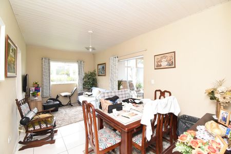 Casa à venda com 100m², 2 quartos e 4 vagas Casa à venda com 100m², 2 quartos e 4 vagasSala