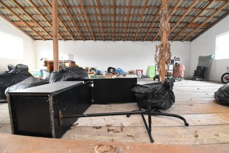 Casa à venda com 100m², 2 quartos e 4 vagas Casa à venda com 100m², 2 quartos e 4 vagasÁtico