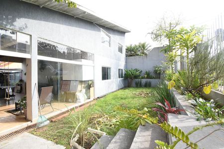 Casa à venda com 100m², 2 quartos e 4 vagas Casa à venda com 100m², 2 quartos e 4 vagasÁrea externa - Jardim