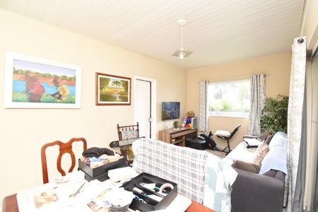 Casa à venda com 100m², 2 quartos e 4 vagas Casa à venda com 100m², 2 quartos e 4 vagasSala