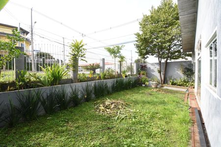 Casa à venda com 100m², 2 quartos e 4 vagas Casa à venda com 100m², 2 quartos e 4 vagasÁrea externa - Jardim