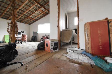Casa à venda com 100m², 2 quartos e 4 vagas Casa à venda com 100m², 2 quartos e 4 vagasÁtico