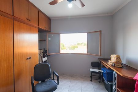 Casa à venda com 237m², 3 quartos e 6 vagas Casa à venda com 237m², 3 quartos e 6 vagasQuarto 02