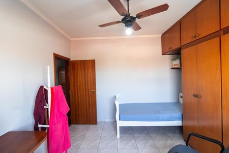 Casa à venda com 237m², 3 quartos e 6 vagas Casa à venda com 237m², 3 quartos e 6 vagasQuarto 02