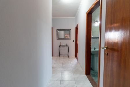 Casa à venda com 237m², 3 quartos e 6 vagas Casa à venda com 237m², 3 quartos e 6 vagasCorredor