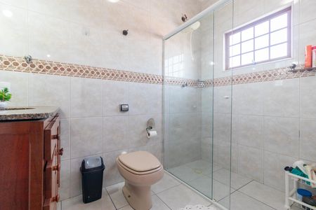 Casa à venda com 237m², 3 quartos e 6 vagas Casa à venda com 237m², 3 quartos e 6 vagasBanheiro da Suíte