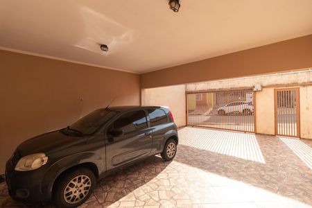Casa à venda com 237m², 3 quartos e 6 vagas Casa à venda com 237m², 3 quartos e 6 vagasGaragem