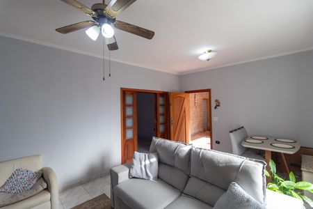 Casa à venda com 237m², 3 quartos e 6 vagas Casa à venda com 237m², 3 quartos e 6 vagasSalas