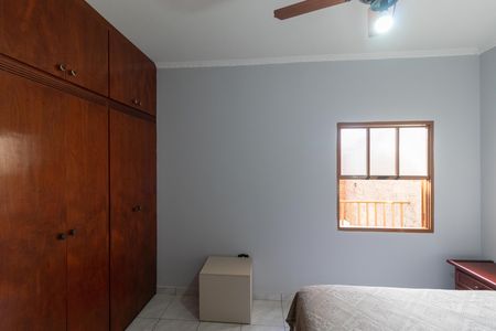 Casa à venda com 237m², 3 quartos e 6 vagas Casa à venda com 237m², 3 quartos e 6 vagasQuarto 01