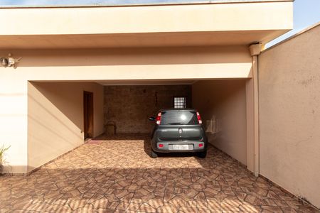 Casa à venda com 237m², 3 quartos e 6 vagas Casa à venda com 237m², 3 quartos e 6 vagasGaragem