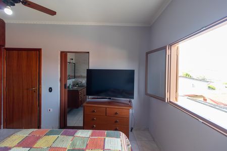 Casa à venda com 237m², 3 quartos e 6 vagas Casa à venda com 237m², 3 quartos e 6 vagasSuíte
