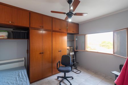 Casa à venda com 237m², 3 quartos e 6 vagas Casa à venda com 237m², 3 quartos e 6 vagasQuarto 02