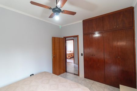 Casa à venda com 237m², 3 quartos e 6 vagas Casa à venda com 237m², 3 quartos e 6 vagasQuarto 01