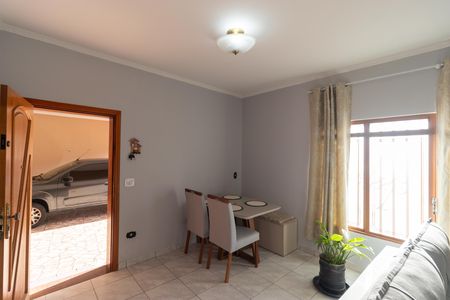 Casa à venda com 237m², 3 quartos e 6 vagas Casa à venda com 237m², 3 quartos e 6 vagasSalas