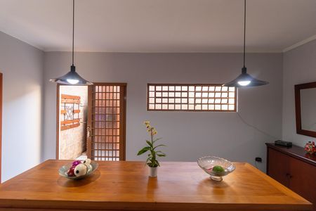 Casa à venda com 237m², 3 quartos e 6 vagas Casa à venda com 237m², 3 quartos e 6 vagasSalas