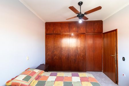 Casa à venda com 237m², 3 quartos e 6 vagas Casa à venda com 237m², 3 quartos e 6 vagasSuíte