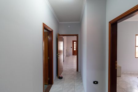 Casa à venda com 237m², 3 quartos e 6 vagas Casa à venda com 237m², 3 quartos e 6 vagasCorredor