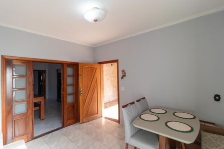 Casa à venda com 237m², 3 quartos e 6 vagas Casa à venda com 237m², 3 quartos e 6 vagasSalas