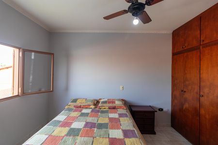 Casa à venda com 237m², 3 quartos e 6 vagas Casa à venda com 237m², 3 quartos e 6 vagasSuíte
