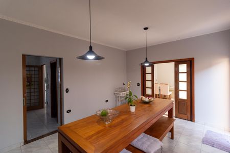 Casa à venda com 237m², 3 quartos e 6 vagas Casa à venda com 237m², 3 quartos e 6 vagasSalas