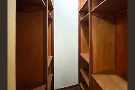 Apartamento para alugar com 110m², 3 quartos e 2 vagas Apartamento para alugar com 110m², 3 quartos e 2 vagasCloset da suíte