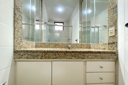 Apartamento para alugar com 110m², 3 quartos e 2 vagas Apartamento para alugar com 110m², 3 quartos e 2 vagasBanheiro da Suíte