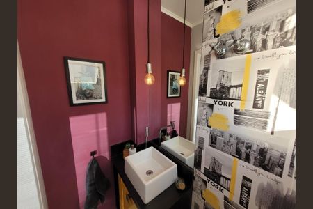 Casa para alugar com 135m², 2 quartos e 2 vagas Casa para alugar com 135m², 2 quartos e 2 vagasBanheiro